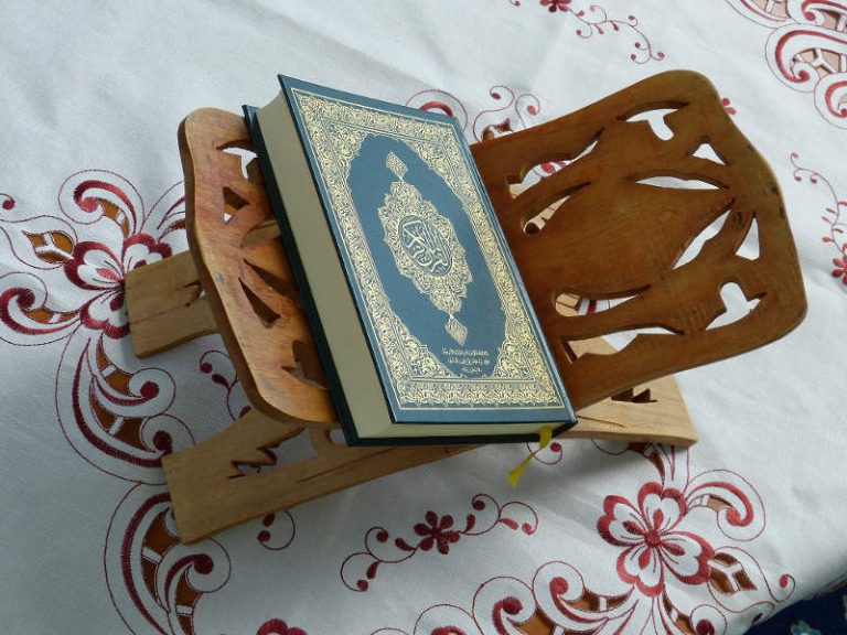 Membaca Al-Qur'an